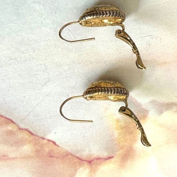 Monet vintage gold tone earrings - Picture 5 of 8
